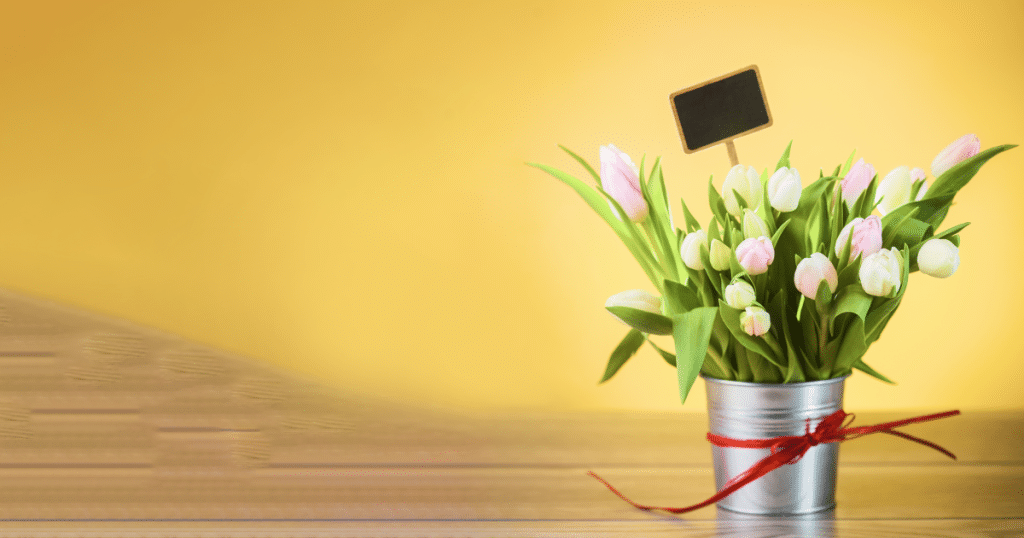 how to make flowers last longer in a vase